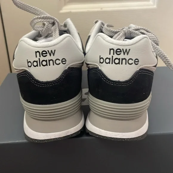 New Balance 574 Core Black White US 9.5 - Picture 3 of 6